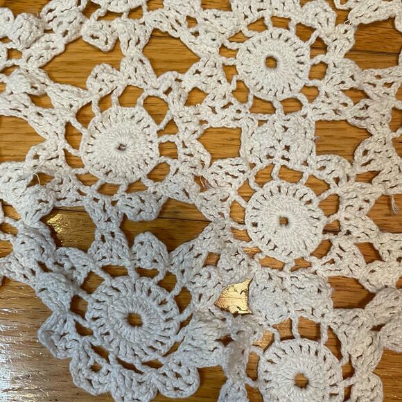 Hand Crochet White Doilies Set of 2 Vintage Floral Tabletop Decor Accent - Picture 2 of 4